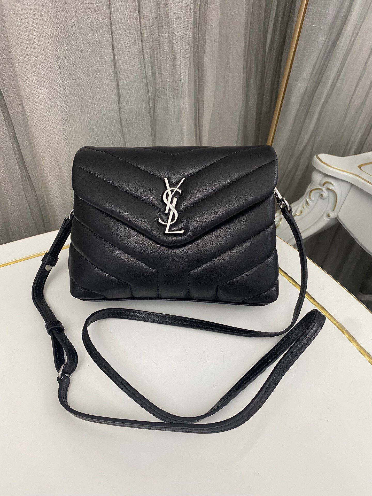 SAINT LAURENT Loulou Toy quilted leather shoulder bag black - Bag