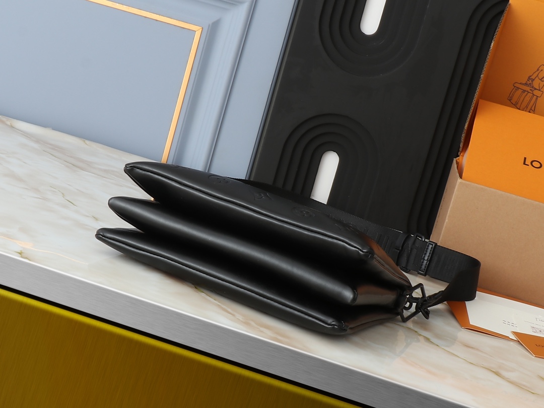 Louis Vuitton Coussin PM Black Small Handbag