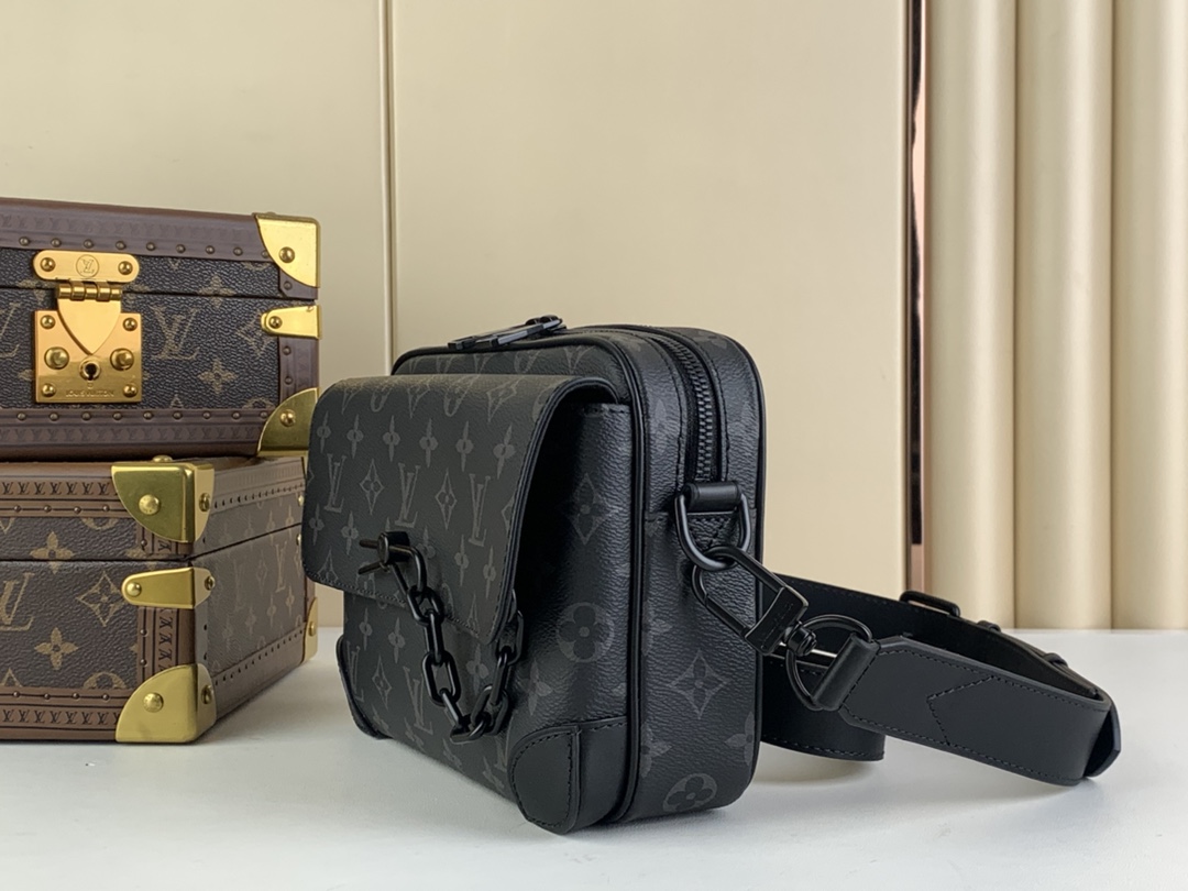 Louis Vuitton Crossbody Massanger Bag