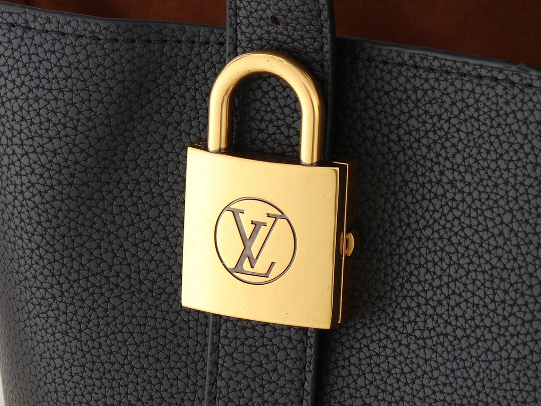 Louis Vuitton Low Key Cabas MM Black - Bag