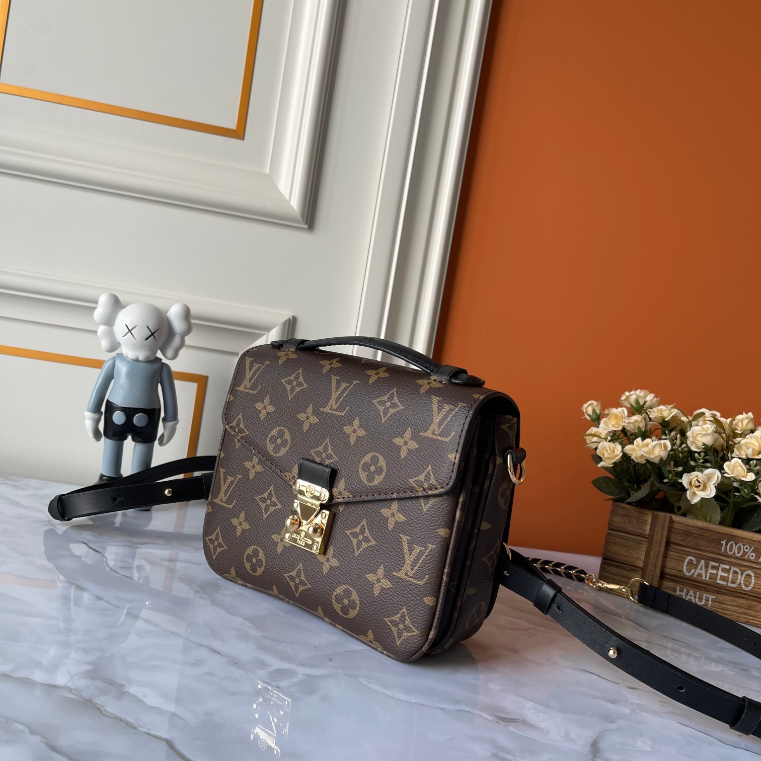 Louis Vuitton Pochette Métis Handbag - Old Flower Black Bag