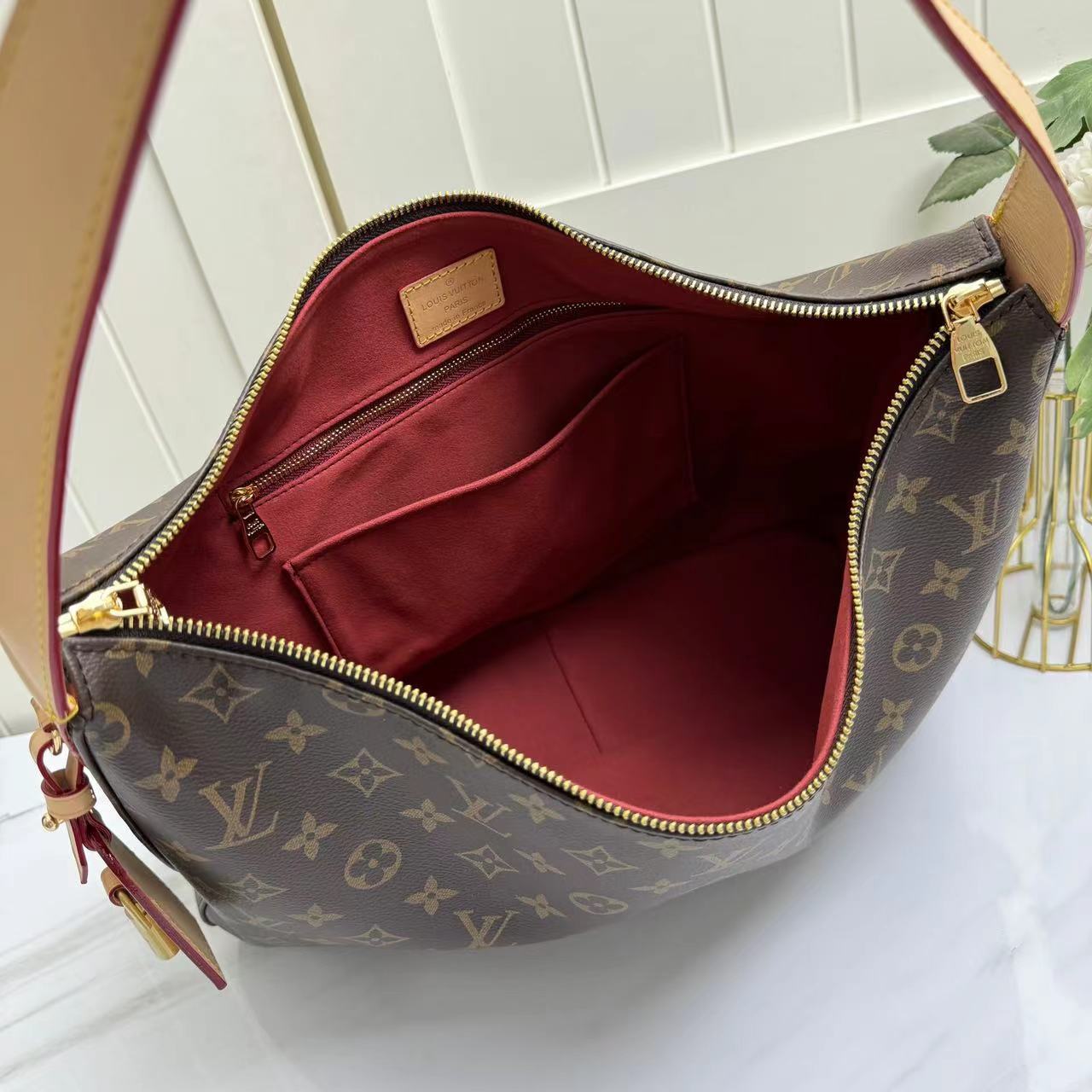 Louis Vuitton LV CarryAll Bag V2 - Bag