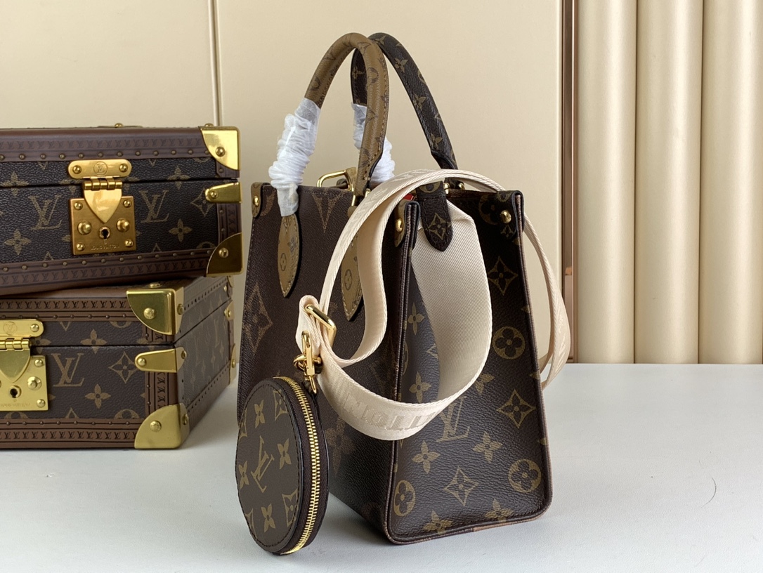 Louis Vuitton Onthego Monogram Casual Style Tote - Bag