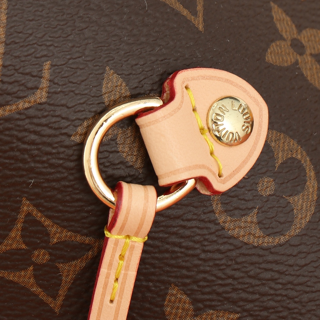 Louis Vuitton Neverfull MM Classic Bag