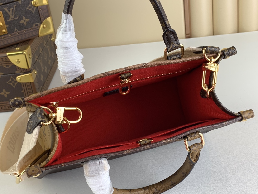 Louis Vuitton Onthego Monogram Casual Style Tote - Bag