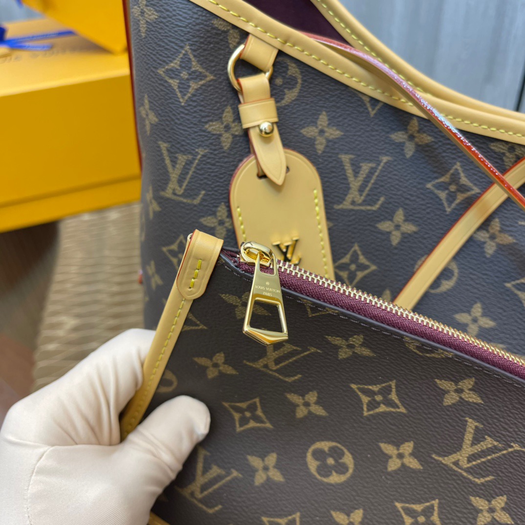 Louis Vuitton LV CarryAll MM - Bag