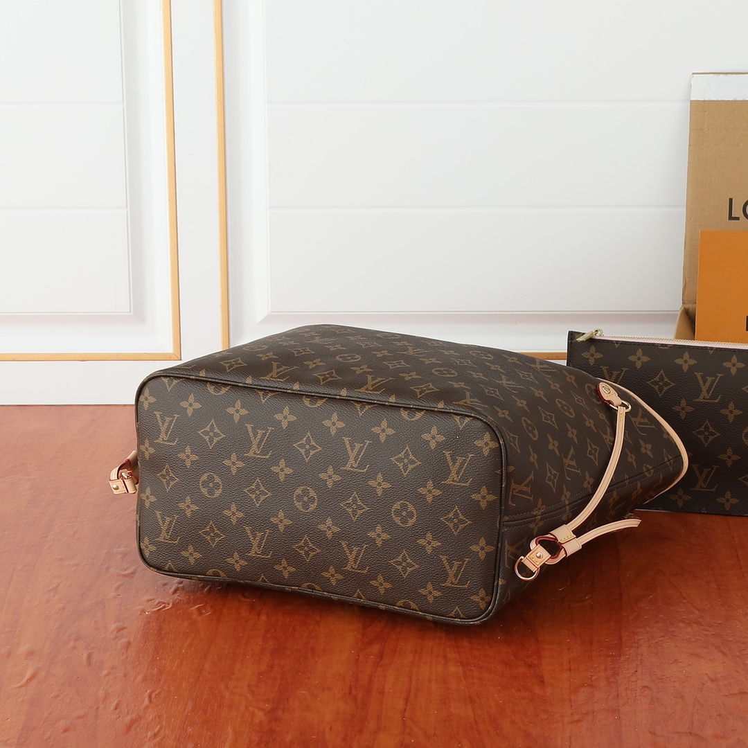 Louis Vuitton Neverfull MM Classic Bag