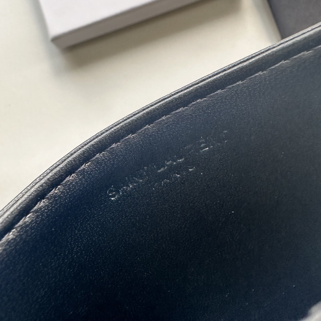 Saint Laurent CASSANDRE MATELASSÉ card case in lambskin -Black Wallet