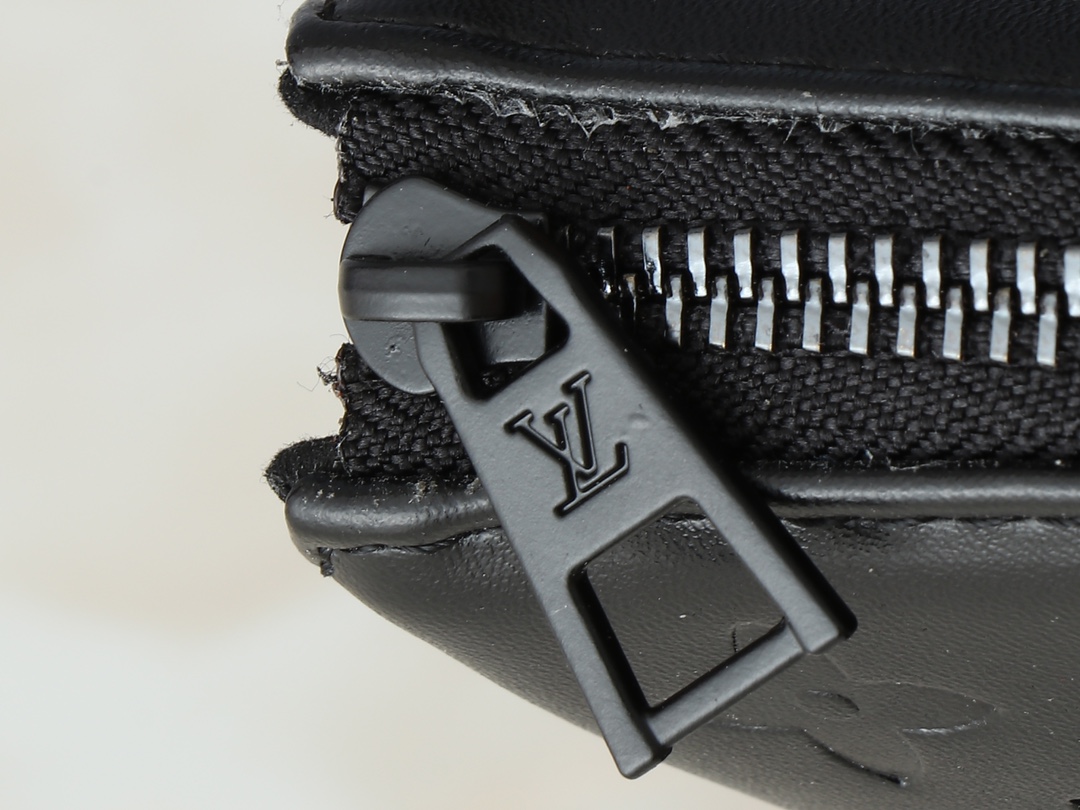 Louis Vuitton Coussin PM Black Small Handbag