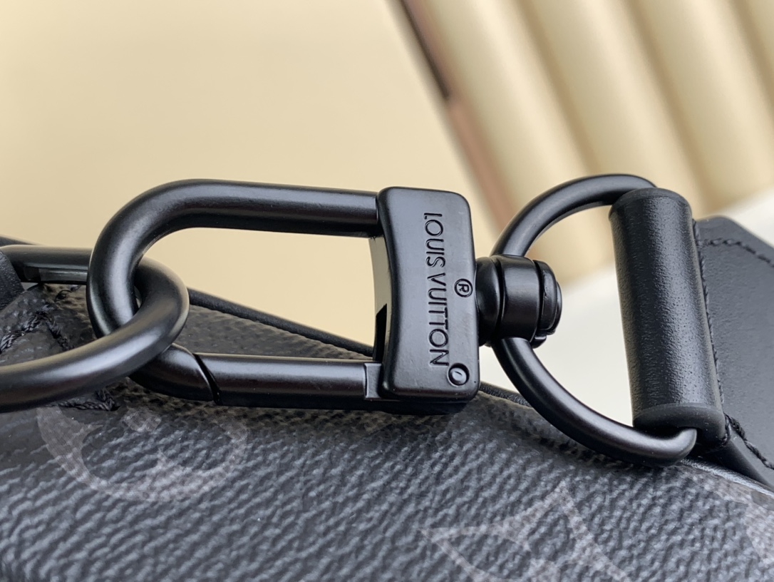 Louis Vuitton Crossbody Massanger Bag