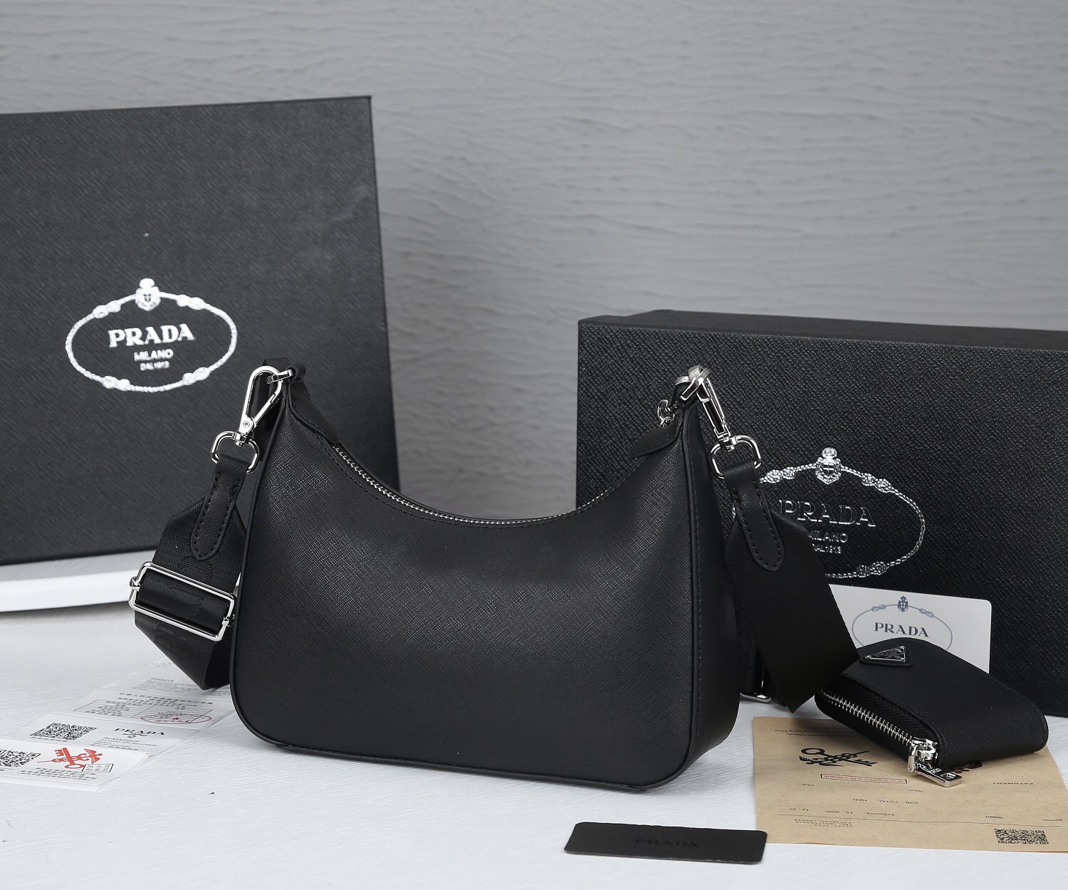 Prada Re-Edition 2005  Saffiano Leather bag