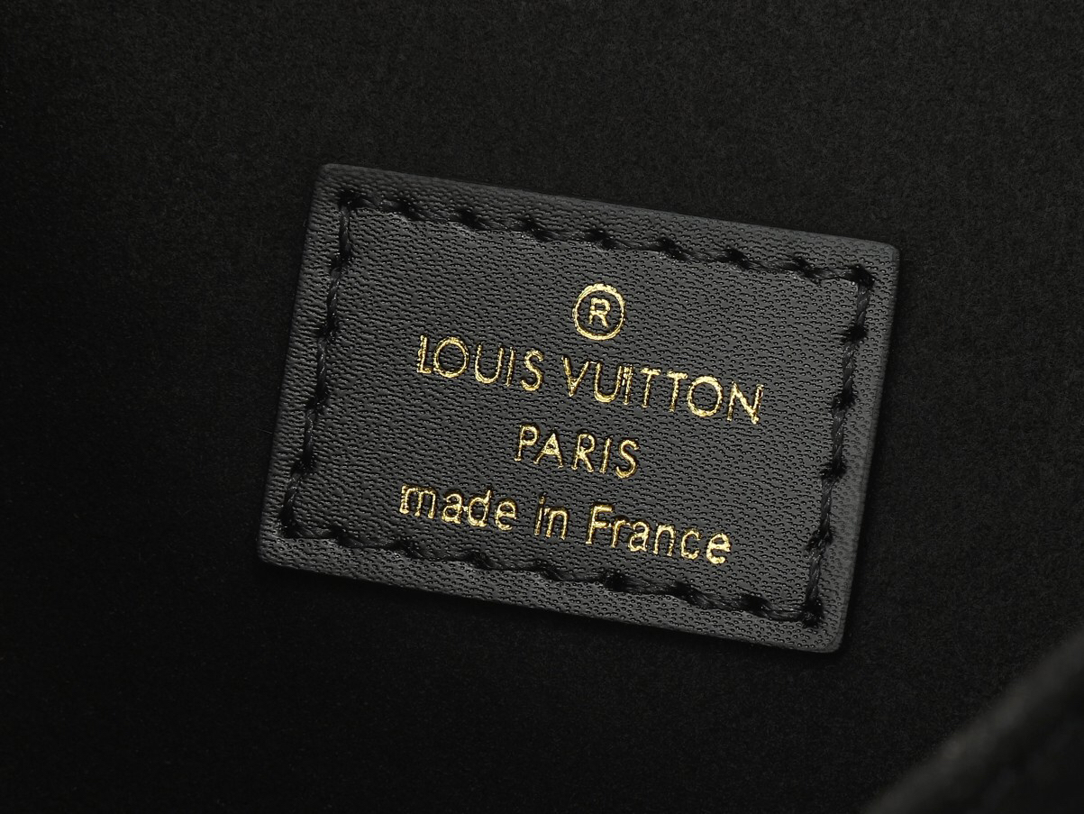 Louis Vuitton Pochette Métis Handbag