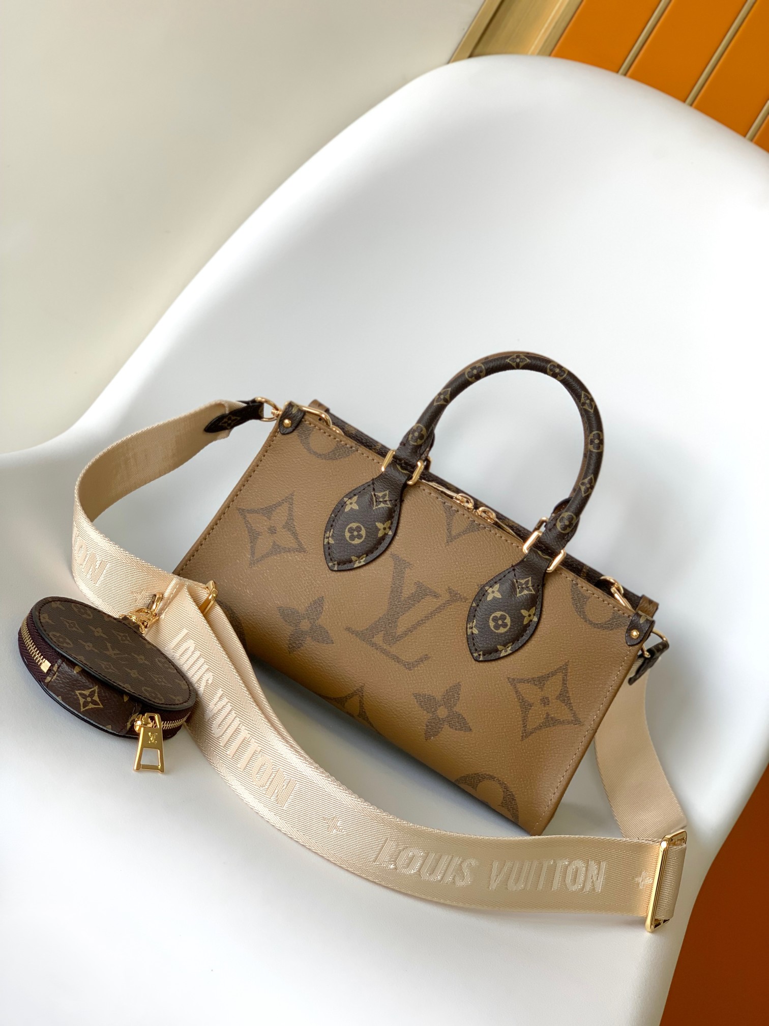 LOUIS VUITTON LV Monogram Canvas Onthego East West Brown Leather - Bag