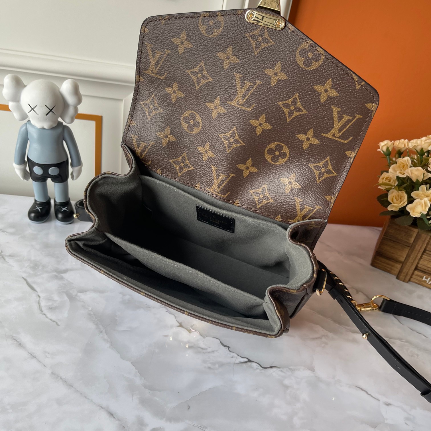 Louis Vuitton Pochette Métis Handbag - Old Flower Black Bag