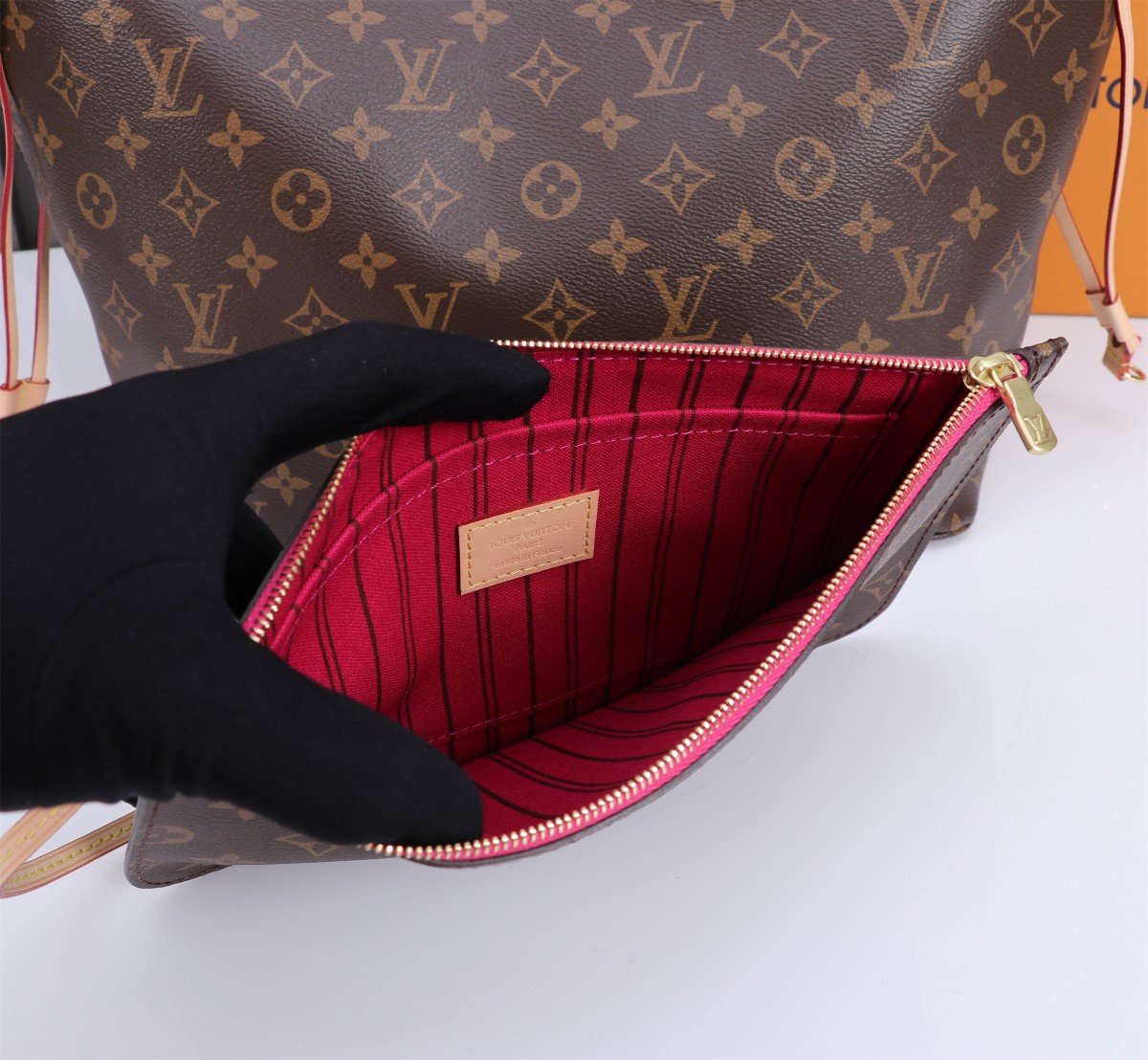Louis Vuitton Neverfull MM Classic Bag