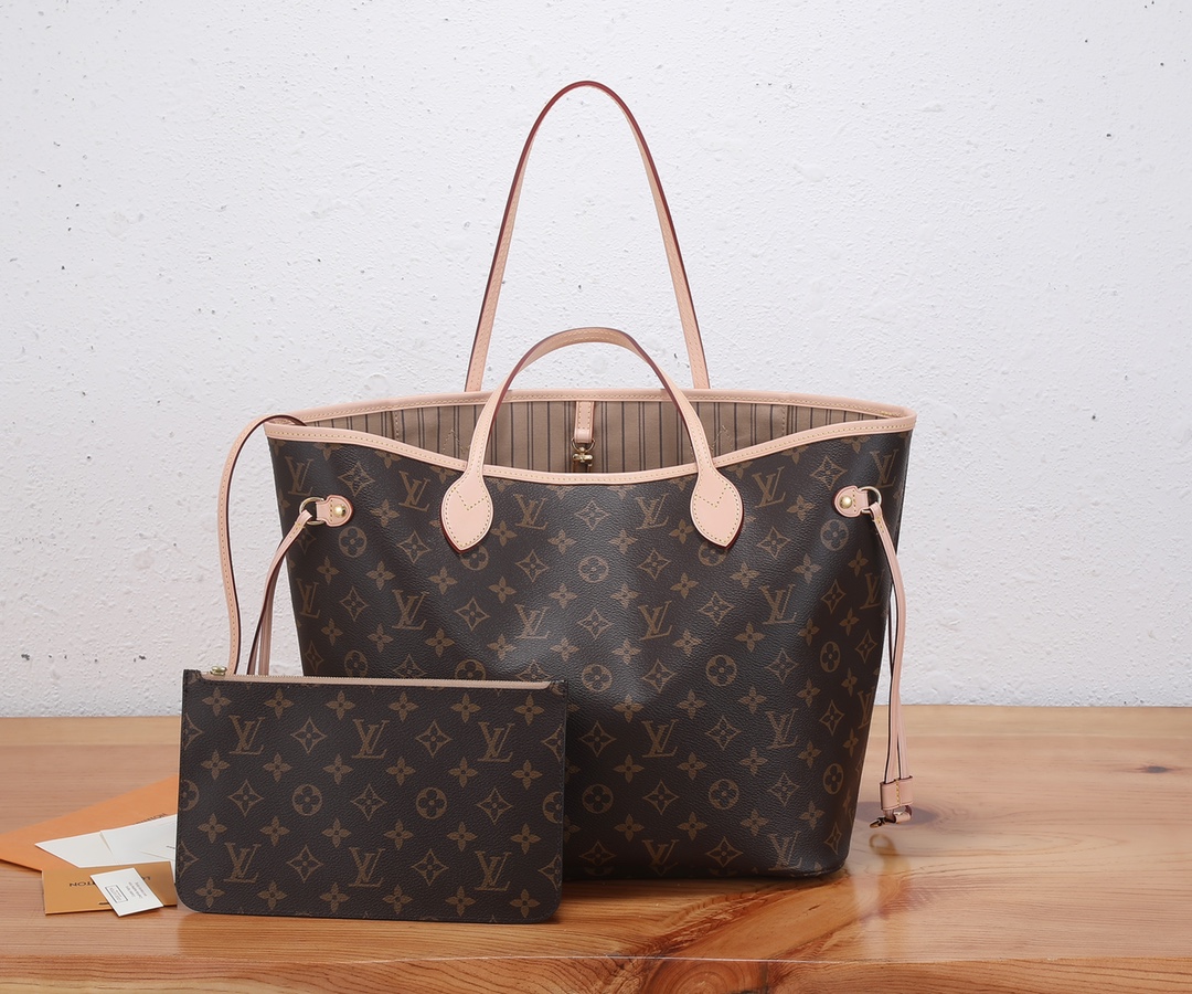Louis Vuitton Neverfull MM Classic Bag
