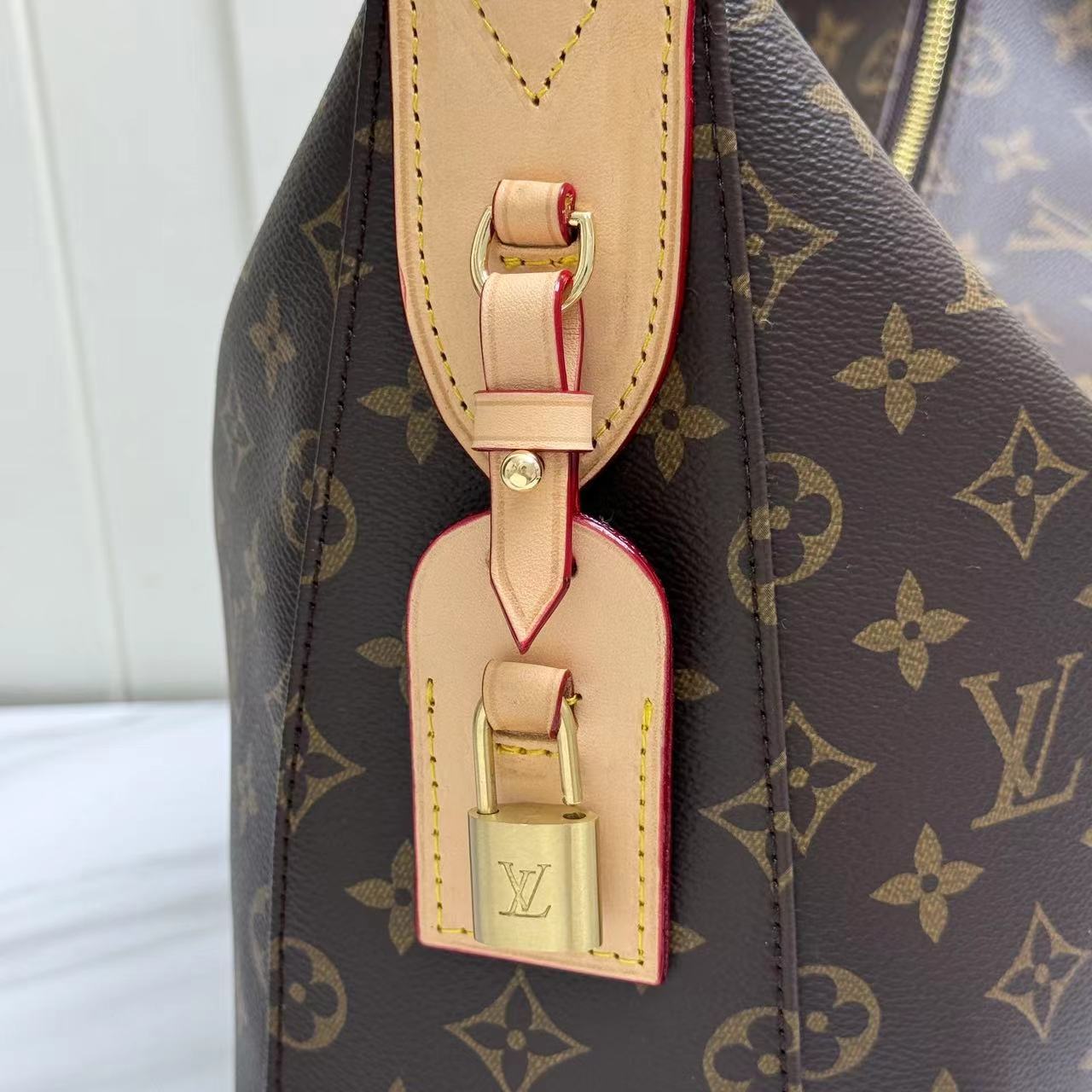 Louis Vuitton LV CarryAll Bag V2 - Bag