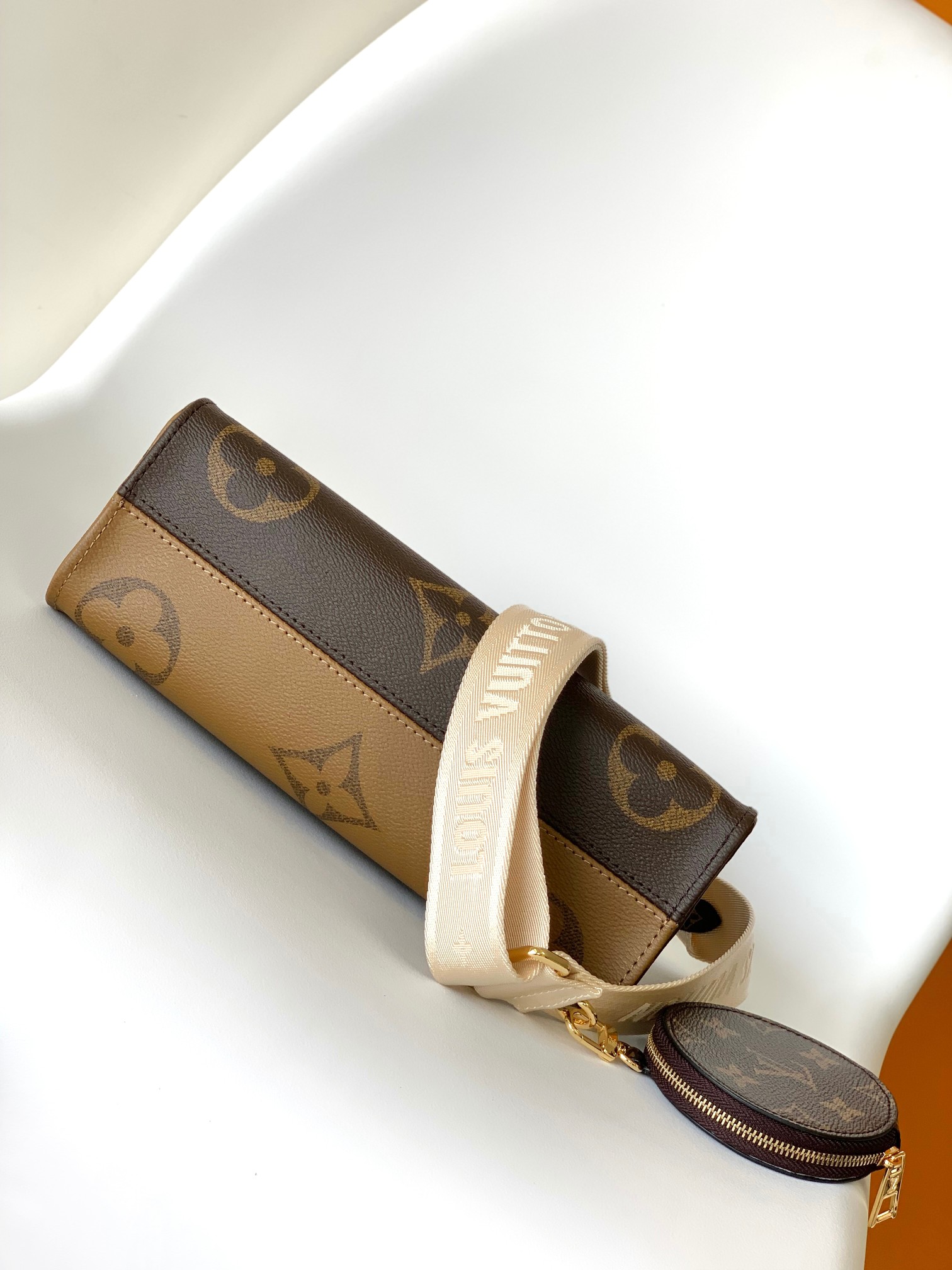 LOUIS VUITTON LV Monogram Canvas Onthego East West Brown Leather - Bag