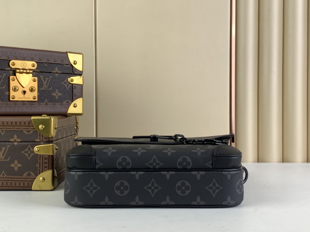 Louis Vuitton Crossbody Massanger Bag