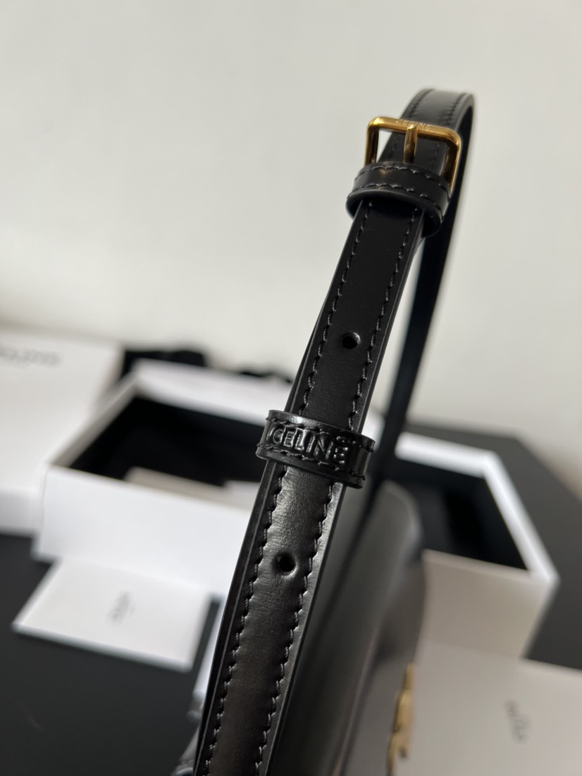 Celine shoulder bag claude in shiny calfskin black - Bag