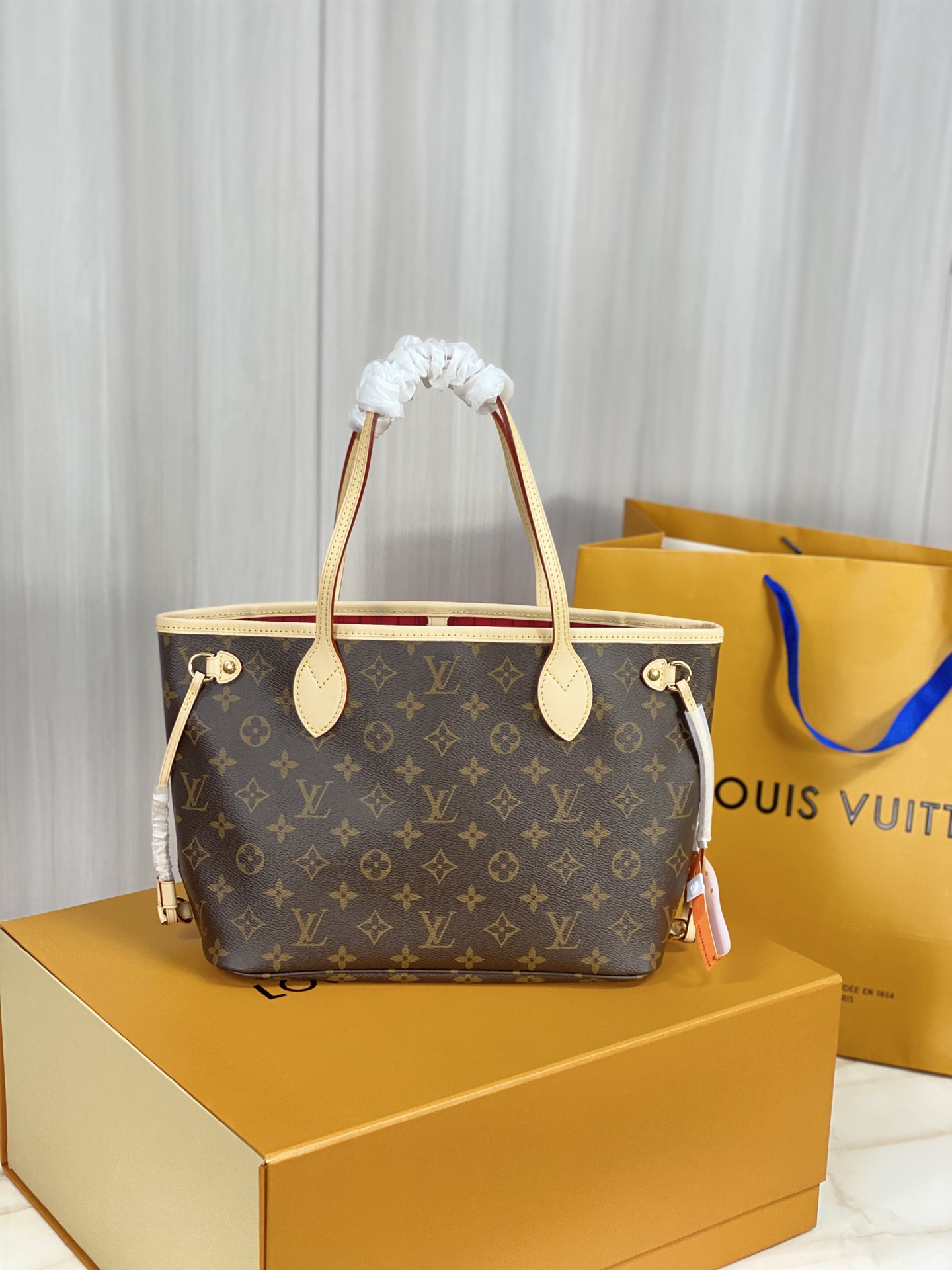 Louis Vuitton LV Neverfull PM bag