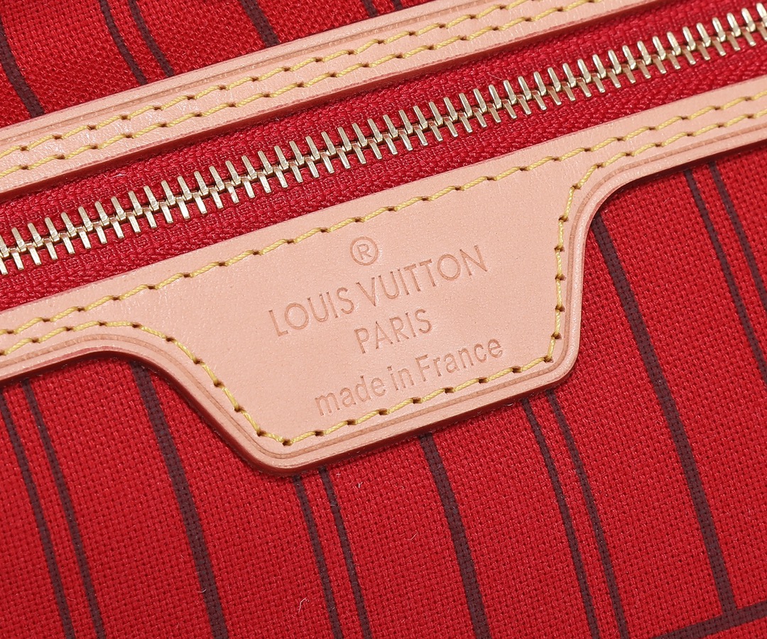 Louis Vuitton Neverfull MM Classic Bag