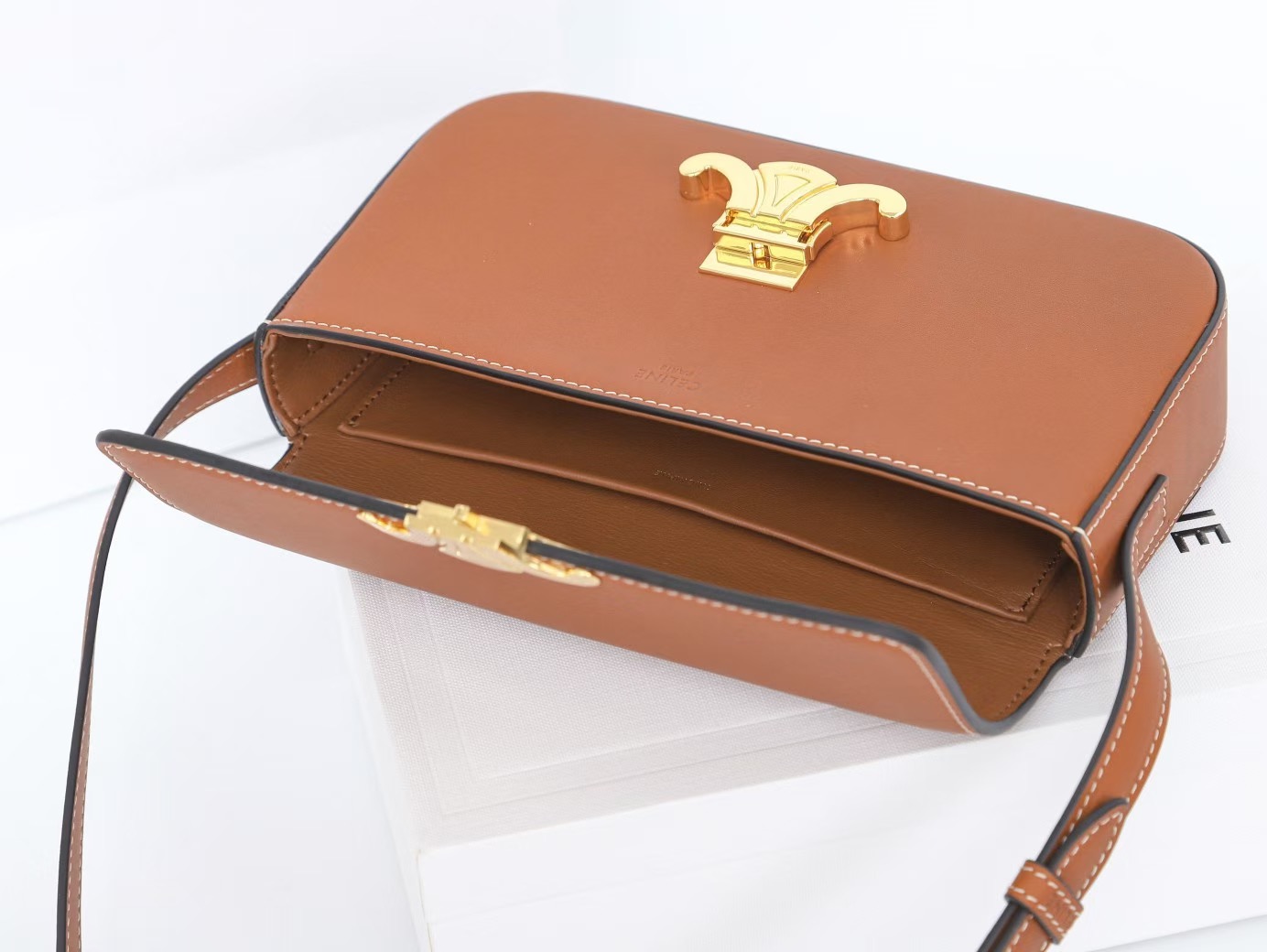 Celine shoulder bag claude in shiny calfskin brown - Bag