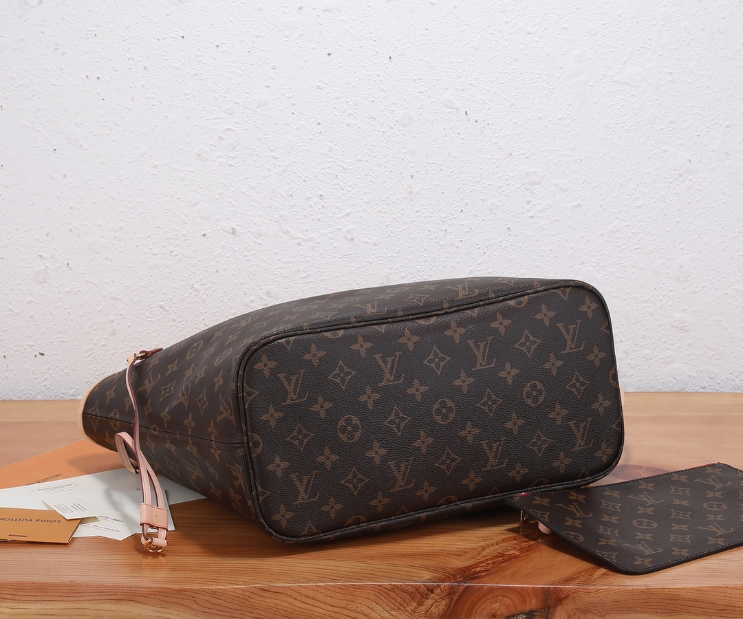 Louis Vuitton Neverfull MM Classic Bag
