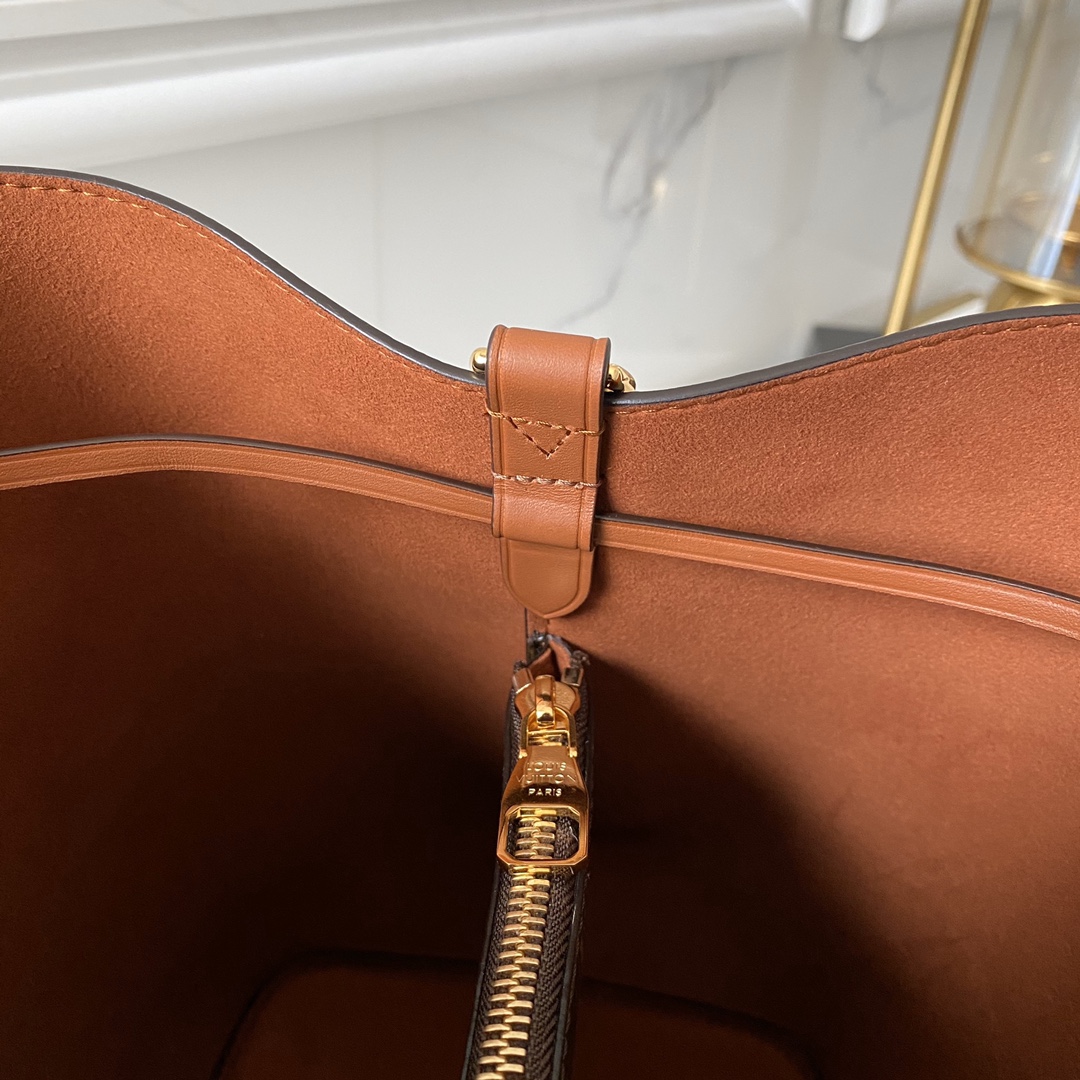 Louis Vuitton LV NeoNoe MM Bucket Bag