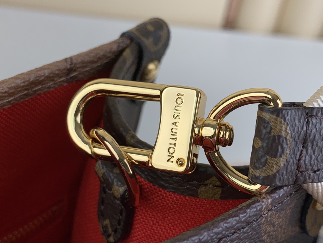 Louis Vuitton Onthego Monogram Casual Style Tote - Bag