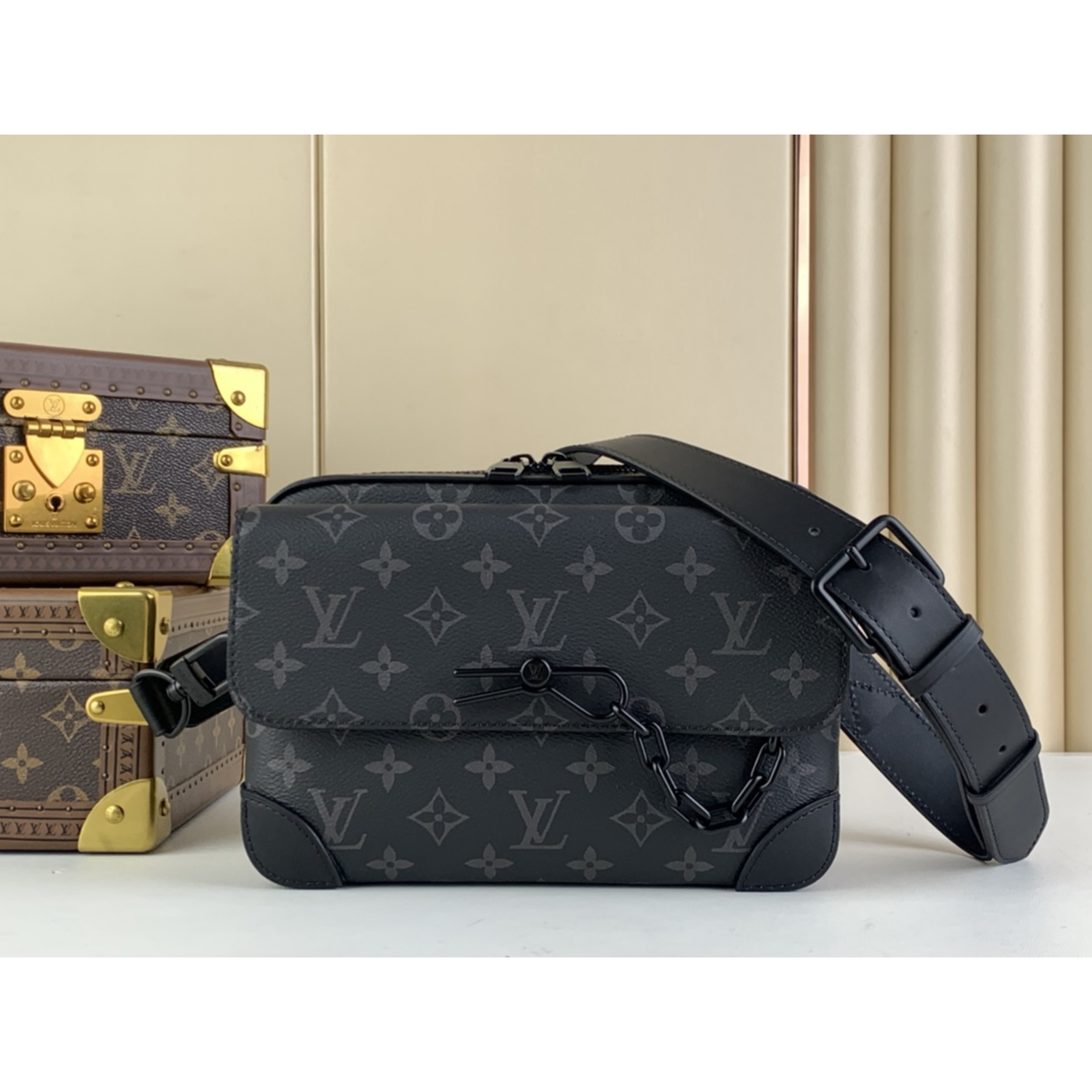 Louis Vuitton Crossbody Massanger Bag
