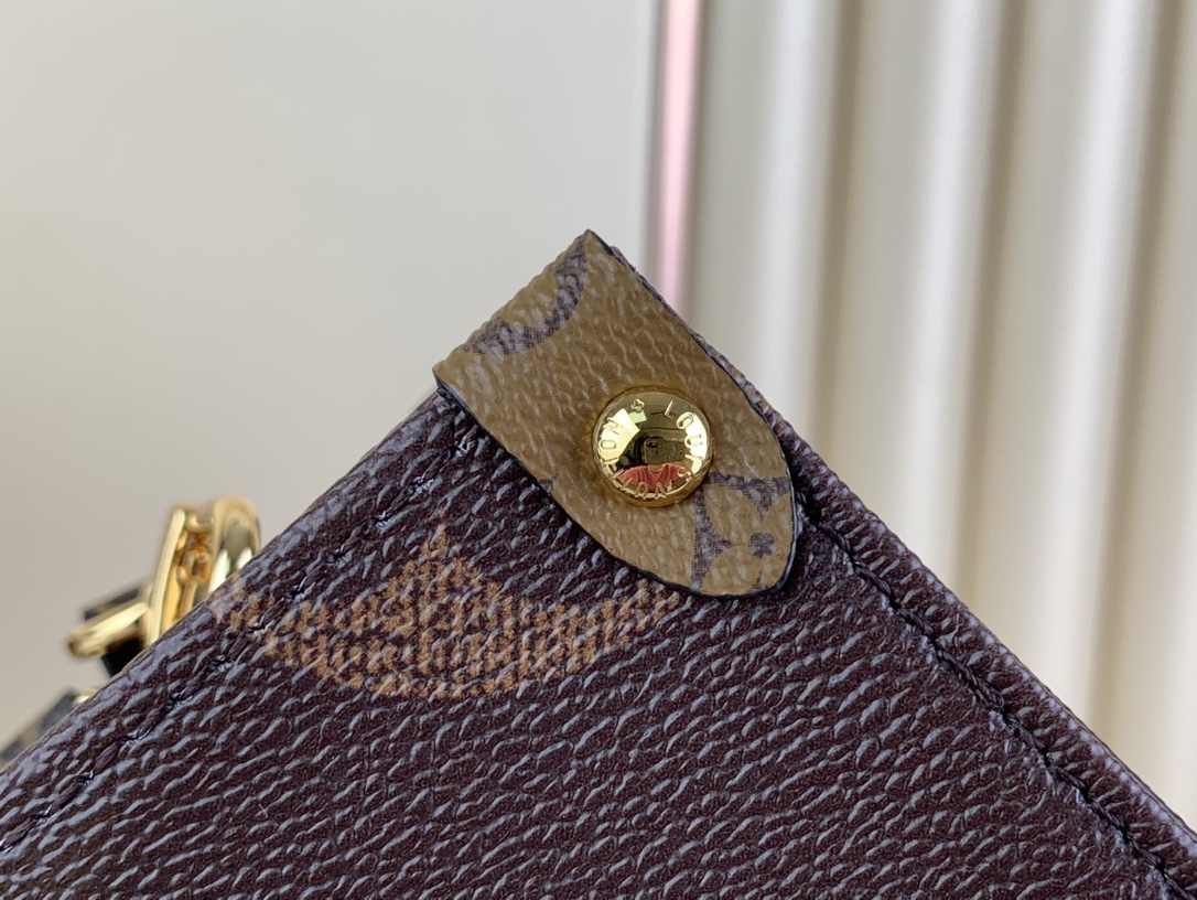 Louis Vuitton Onthego Monogram Casual Style Tote - Bag