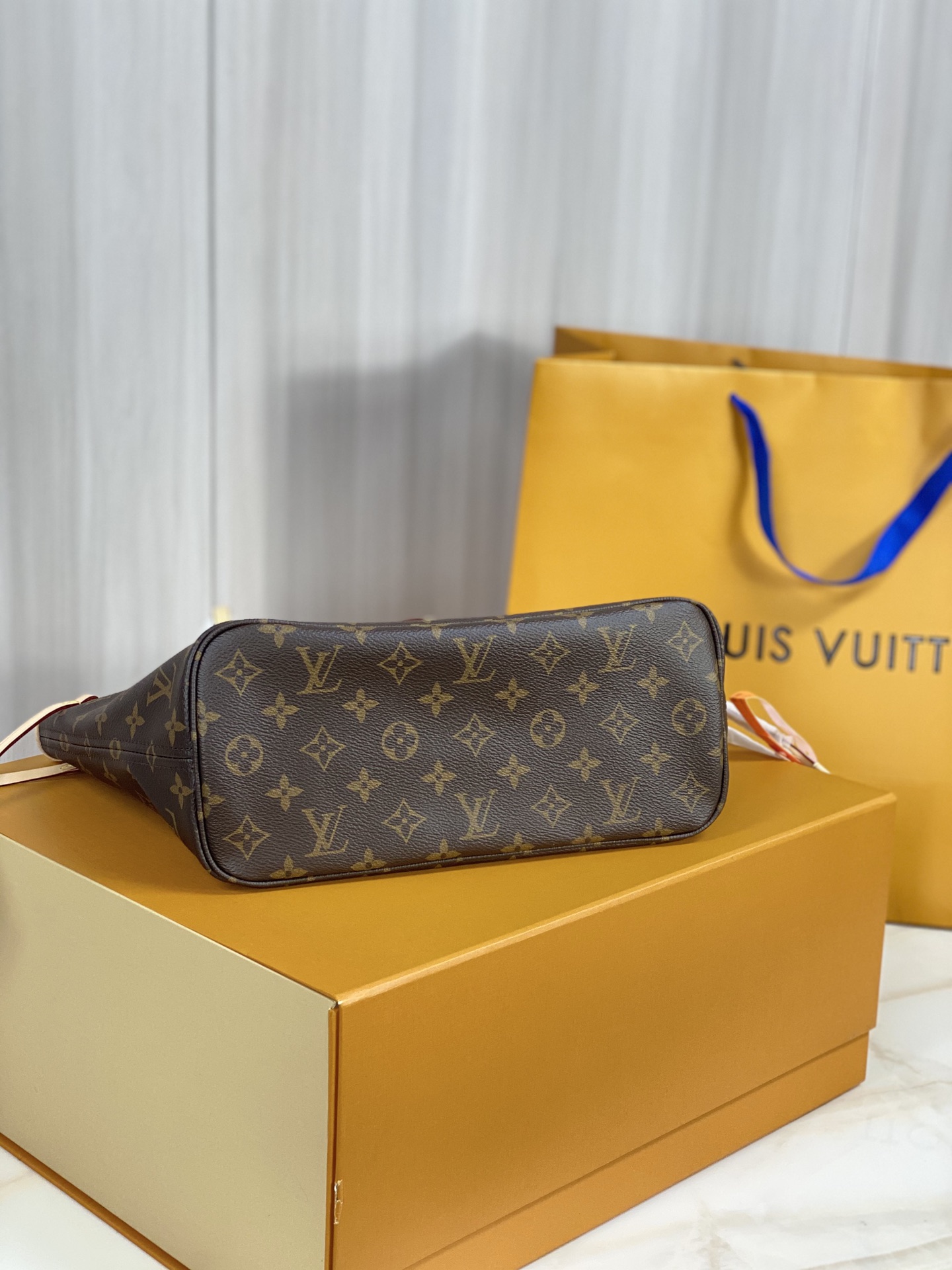 Louis Vuitton LV Neverfull PM bag