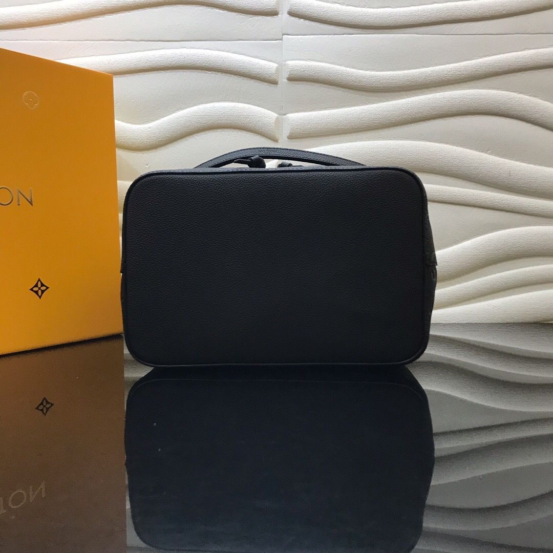 Louis Vuitton LV NeoNoe MM Bucket Bag
